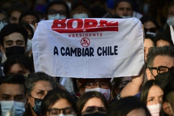 Seguidoras de Boric, al que piden un cambio para Chile. (Martín BERNETTI/AFP