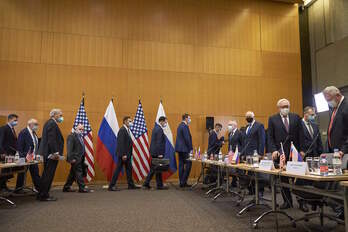 La delegación rusa llega al encuentro de Ginebra.