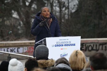 Christiane Taubira se dirige a sus partidarios en el acto de confirmación de candidatura en Lyon.