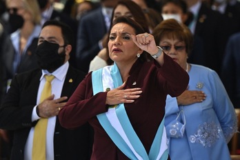 Xiomara Castro, después de prestar juramento durante la ceremonia de su investidura, este jueves, en Tegucigalpa.