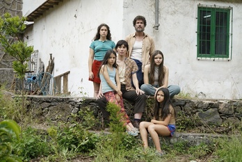 Ariadna Gil y Daniel Grao, con sus cuatro hijas en la ficción