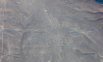 Fotografía aérea de una de las líneas de Nazca, tomada en julio de 2015, que muestra el diseño conocido como ‘El colibrí’.