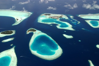 Las islas Maldivas están gravemente amenazadas por la subida del nivel del mar.
