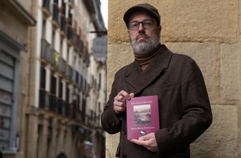Alain Lopez de Lacalle itzuli berri duen ‘Spoon River’ antologiarekin.