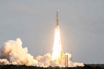 Juice sale propulsado por un cohete Ariane 5, este viernes en la Guayana.