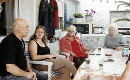 Les résidents à l’année en mobil-home du camping Le Basque cohabitent avec la clientèle touristique durant la saison estivale.