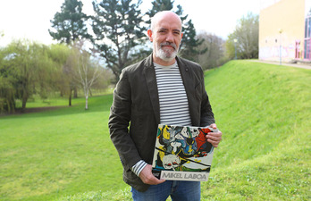 Mikel Bilbao, profesor de bellas artes de la UPV/EHU y autor del estudio ‘Entre el arte y el diseño. Las carátulas de discos’. 
