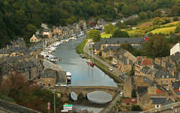 La Bretagne comme le Pays Basque connaît une flambée des prix de l’immobilier qui rend difficile la recherche d’un logement pour les locaux.