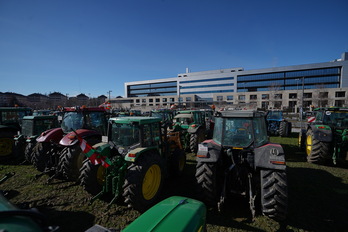 Tractores frente a la sede de Lakua en Gasteiz, en una concentración anterior.