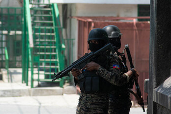 Policías haitianos patrullan las calles de Puerto Príncipe el pasado 8 de abril.