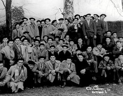 Photo d’archive des premiers élèves de Frantsesenia en 1953.