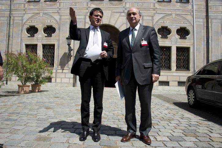 El ministro de Interior francés Manuel Valls y su homónimo español Jorge Fernández Díaz.. (JOHN MACDOUGALL / AFP)