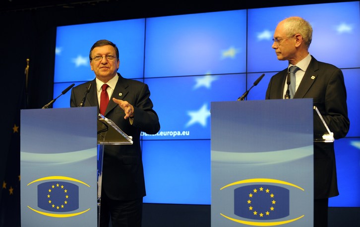 Jose Manuel Durao Barroso y Herman Van Rompuy, en la rueda de prensa posterior a la cumbre. (Jean-Christophe VERHAEGEN/AFP) 