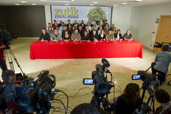 La izquierda abertzale valoró en rueda de prensa las conclusiones de la Conferencia. (Andoni CANELLADA/ARGAZKI PRESS)