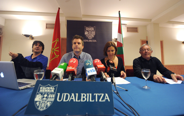 Iker Elizalde (concejal de Hendaia), Igor Eguren (alcalde de Ordizia), Iratxe López de Aberasturi (edil de Gasteiz) y Rubén Gómez (alcalde de Ligi). (Juan Carlos RUIZ/ARGAZKI PRESS)