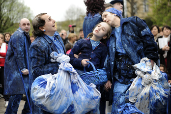 "Gernika Sutan" antzezlaneko une bat. (Marisol RAMIREZ/ARGAZKI PRESS)