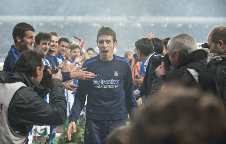 Mikel Aranburu durante su despedida en Anoeta. (Jon URBE / ARGAZKI PRESS)