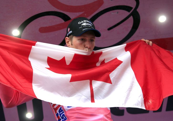 Hesjedal celebra la victoria en el Giro de 2012. (Luk BENIES / AFP)