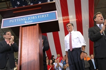Mitt Romney, durante un acto en Las Vegas. (Justin SULLIVAN/AFP)