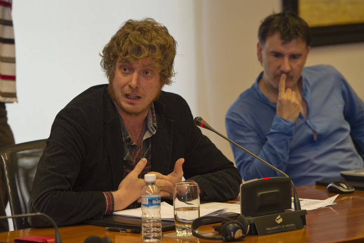 El parlamentario de Bildu Maiorga Ramírez durante una comparecencia en el Parlamento. (Lander F.ARROIABE / ARGAZKI PRESS)