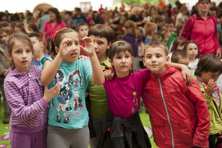 Eskola txikien festa ospatu dute Larraulen. (Gari GARAIALDE / ARGAZKI PRESS)