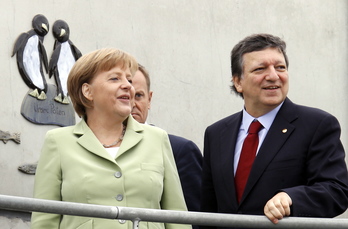 Merkel y Barroso, durante el encuentro que mantuvieron ambos mandatarios en el Consejo Báltico. (Jens KOEHLER/AFP)