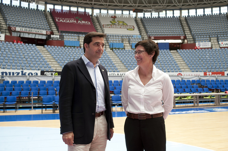 Lagun Aro GBCko presidente Alvaro Bilbao eta presidenteorde Nekane Arzallus. (Juan Carlos RUIZ/ARGAZKI PRESS)