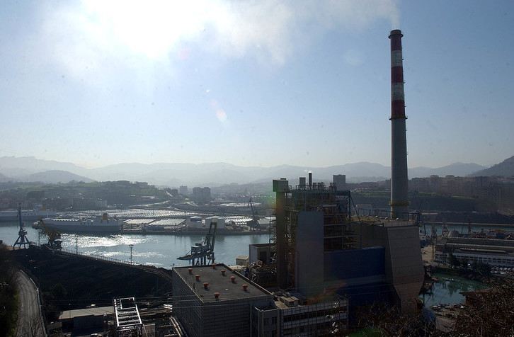Imagen de la central térmica de Pasaia. (Andoni CANELLADA/ARGAZKI PRESS)