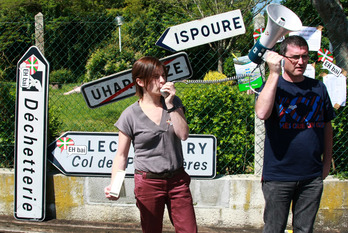 Acto realizado por EH Bai en Donibane Garazi para reclamar la oficialidad del euskara. (Bob EDME)