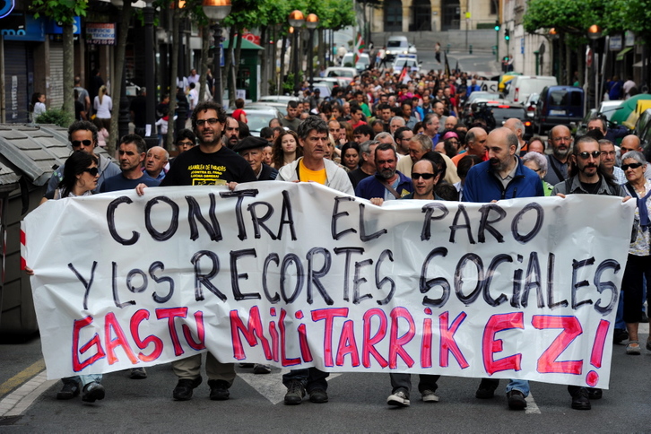 Cientos de personas han secundado la manifestación que ha partido desde Sestao. (Luis JAUREGIALTZO/ARGAZKI PRESS)