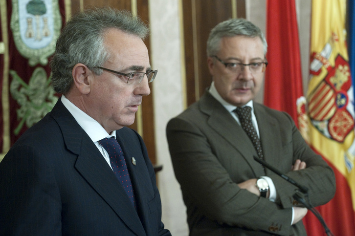 Firma del convenio de colaboración entre el Gobierno español y el Ejecutivo foral para financiar el TAV. (Jagoba MANTEROLA / ARGAZKI PRESS) 