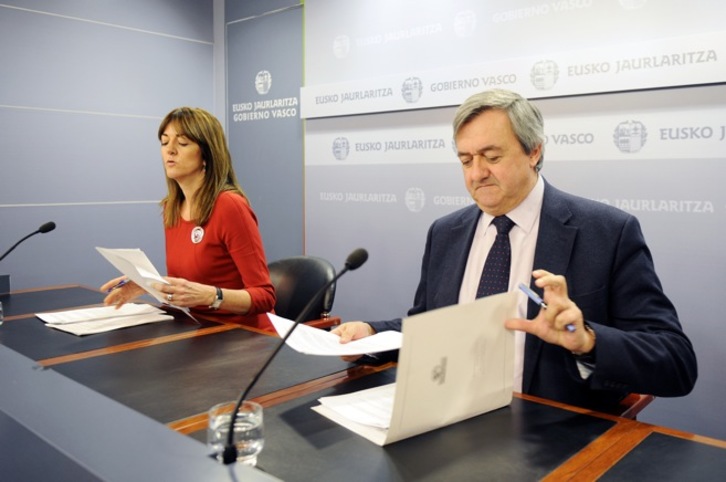 Carlos Aguirre junto a Idoia Mendia, en una comparecencia en febrero. (Jon HERNÁEZ/ARGAZKI PRESS)