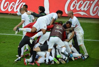 Portugaldarrak, gola ospatzen. (Anne-Christine POUJOULAT/AFP)