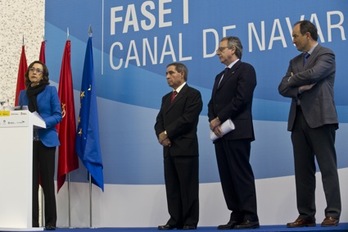 Amador Jiménez, primero por la izquierda, durante la inauguración de la primera fase de zona de riego del Canal de Navarra, en 2011. (Jagoba MANTEROLA/ARGAZKI PRESS)