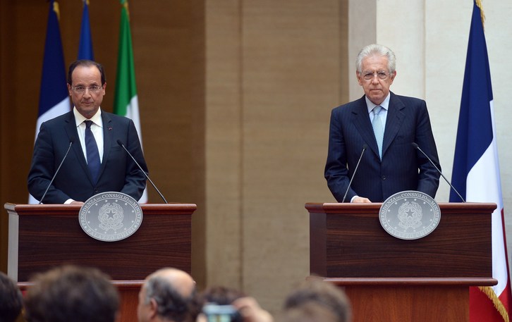 Hollande y Monti han comparecido conjuntamente tras el encuentro que han mantenido en Roma. (Vincenzo PINTO/AFP)