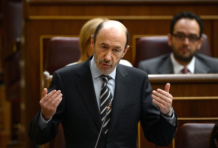 El secretario general del PSOE, Alfredo Pérez Rubalcaba, en el Congreso. (Dani POZO/AFP PHOTO)