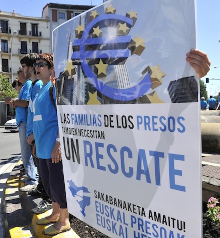 Iniciativa realizada por Herrira en Iruñea. (Idoia ZABALETA/ARGAZKI PRESS)