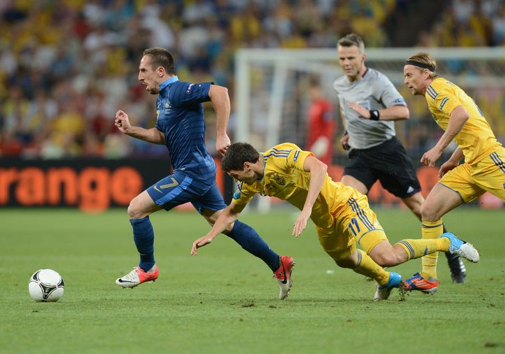 Ribery, ukrainiarren aurkako lehian. (Patrick HERTZOG/AFP)