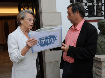 Sylviane Alaux celebró los resultados en Ziburu. (Gaizka IROZ)