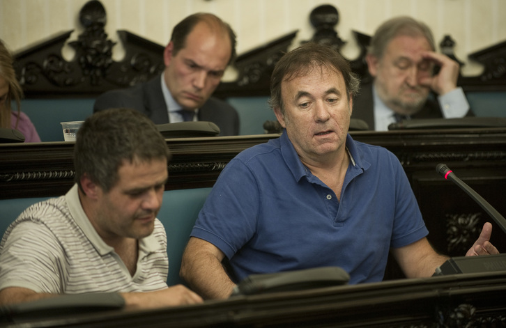 El concejal de Bildu en Gasteiz Kike Fernández de Pinedo, durante un pleno, en una imagen de archivo. (Raul BOGAJO/ARGAZKI PRESS)