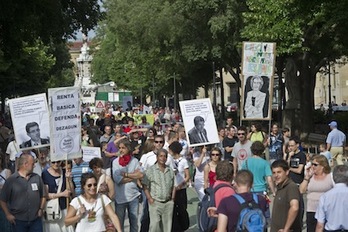 Imagen de la manifestación delebrada hoy en Iruñea en contra de los recortes sociales. (Lander FDZ. ARROIABE/ARGAZKI PRESS)