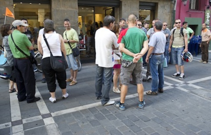Trabajadores de Inasa, frente al tribunal laboral para negociar el finiquito. (Jagoba MANTEROLA/ARGAZKI PRESS)