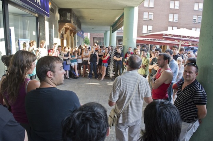 Asamblea informativa realizada ayer en Burlata tras el arresto de José Javier Oses, «Jotas». (Lander FDEZ. ARROIABE/ARGAZKI PRESS)