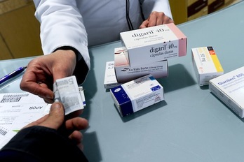 Compra de medicamentos en una farmacia. (Iñigo URIZ/ARGAZKI PRESS)