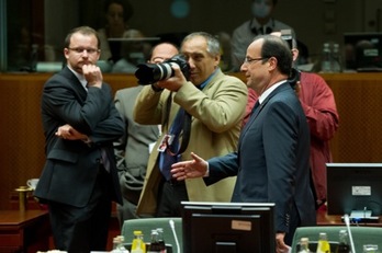 François Hollande, a su llegada a la segunda jornada de la cumbre. (Bertrand LANGLOIS/AFP)