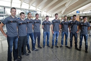 Euskaltel-Euskadi partió el miércoles desde el aeropuerto de Loiu hacia Lieja. (Luis JAUREGIALTZO/ARGAZKI PRESS)