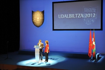 Aritz Romeo eta Eva Aranguren zinegotzi iruindarrak, Baluarteko ekitaldian. (Idoia ZABALETA/ARGAZKI PRESS)