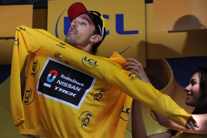 Cancellara con el mallot de líder. (AFP)