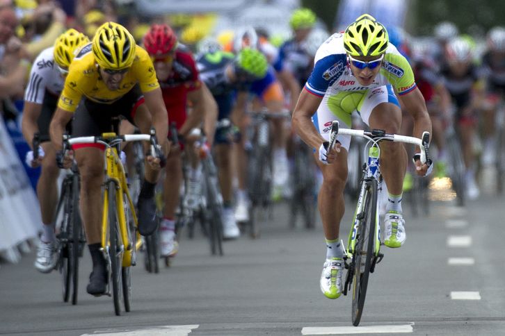 Sagan se impone a Cancellara. (Lionel BONAVENTURE / AFP)