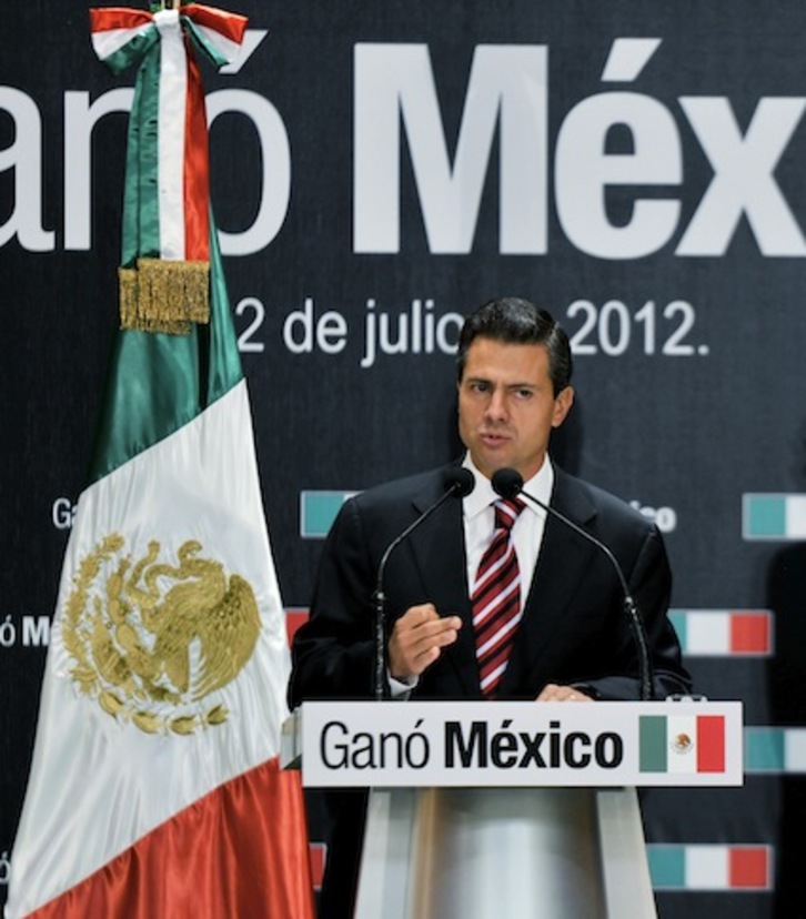 Enrique Peña Nieto interviene después de conocer los últimos resultados facilitados por el Instituto Federal Electoral. (Daniel AGUILAR/AFP)